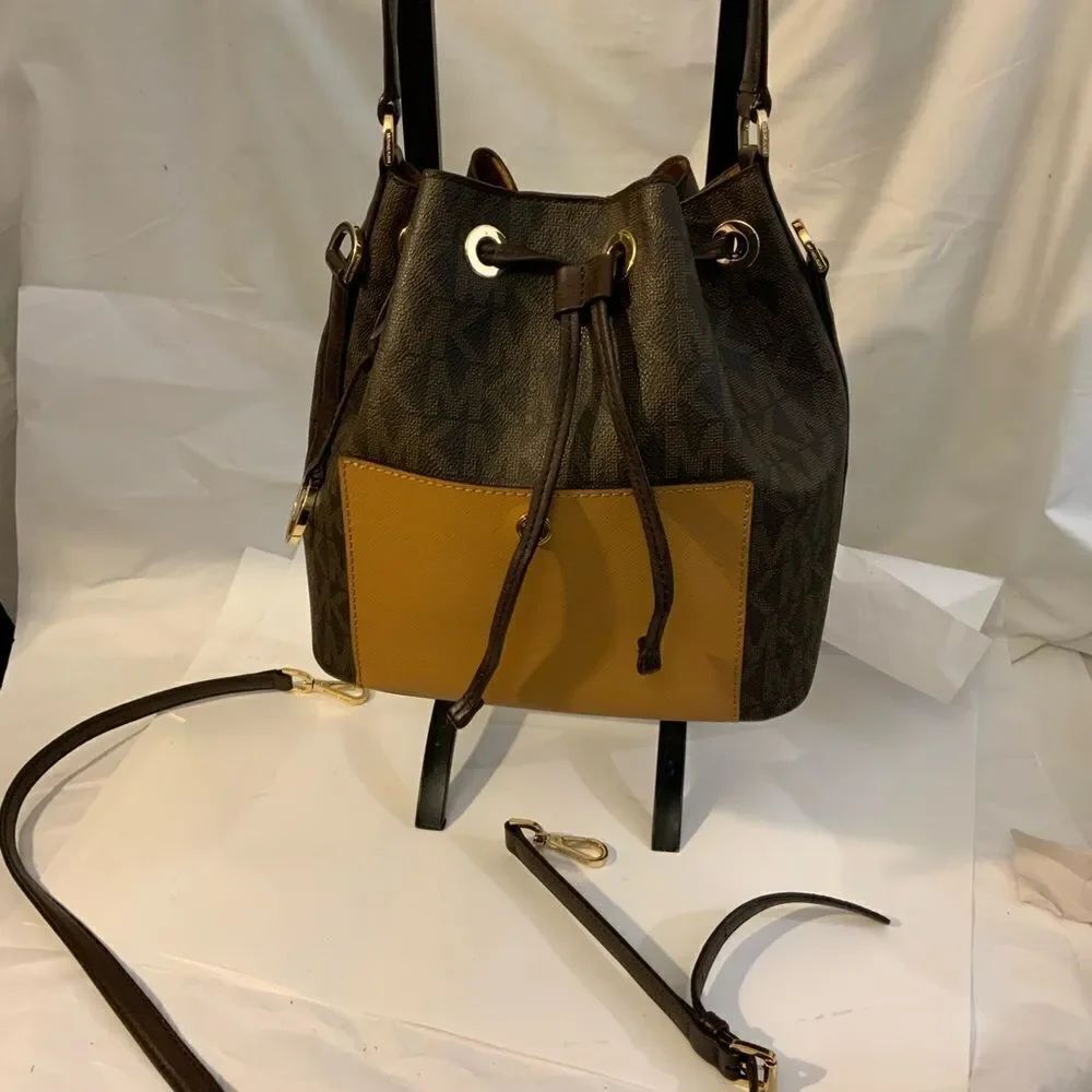 Michael Kors Greenwich Small Bucket Bag - Brown/Peanut crossbody shoulder bag